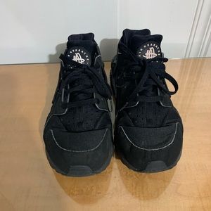 All Black Nike Huaraches